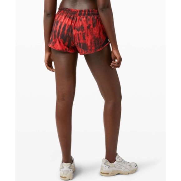 Lululemon Hotty Hot Short II 2.5" Size 6 - Picture 4 of 8